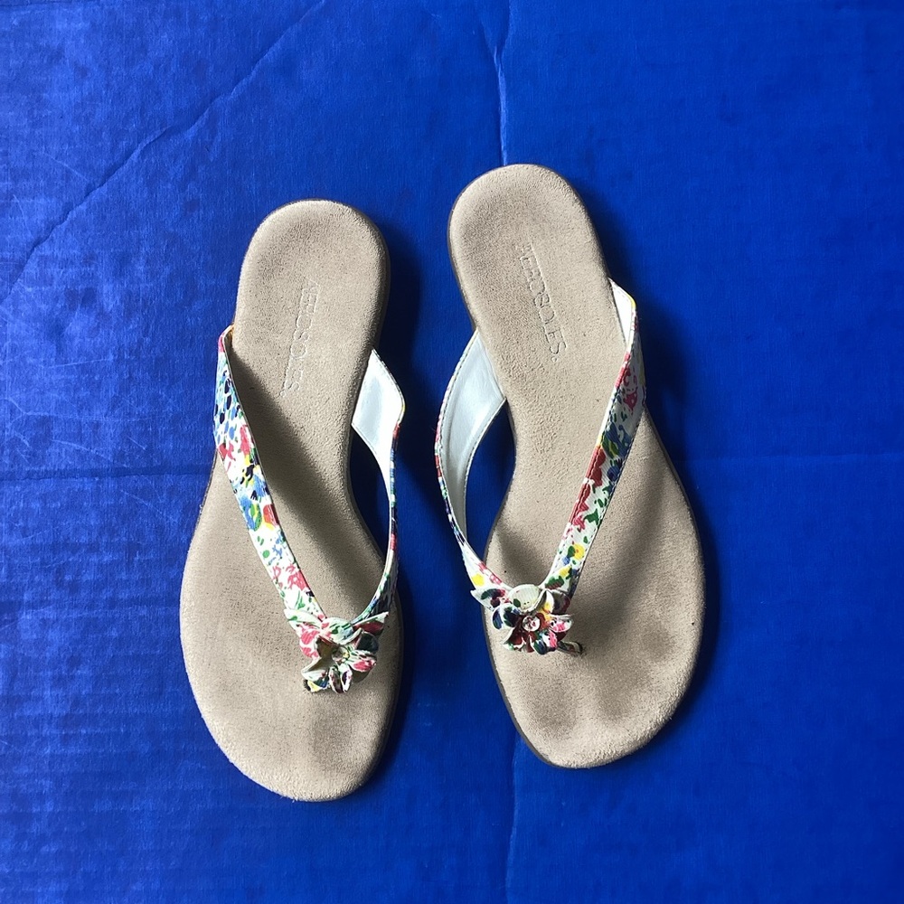 AEROSOLES cream floral Sandals with flower Embellishments, size 7